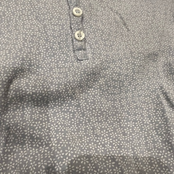 Brandy Melville tshirt - Picture 3 of 4